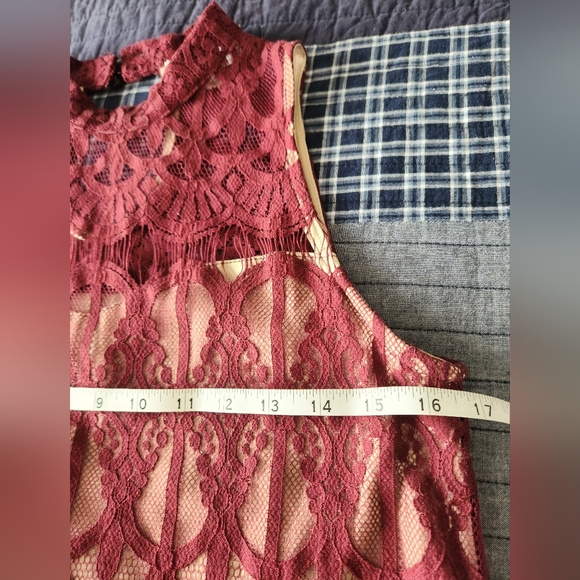 Mock-neck lace top - Picture 11 of 15